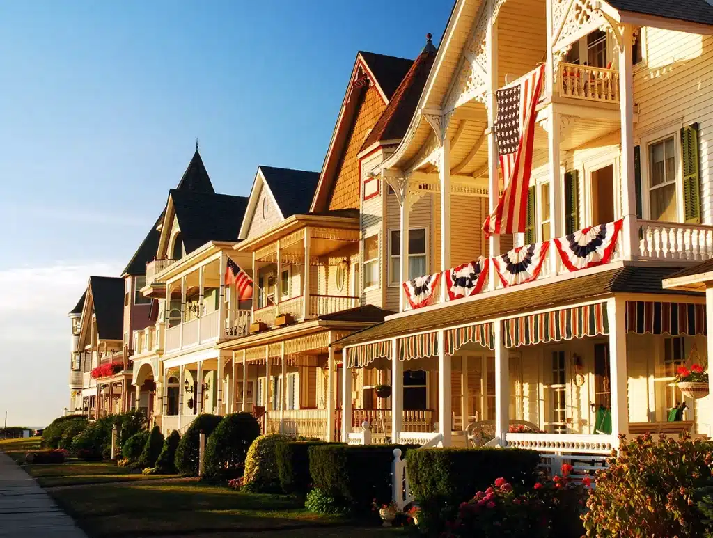 8 Reasons Why Working With a Local Roofing Contractor Is a Great Idea